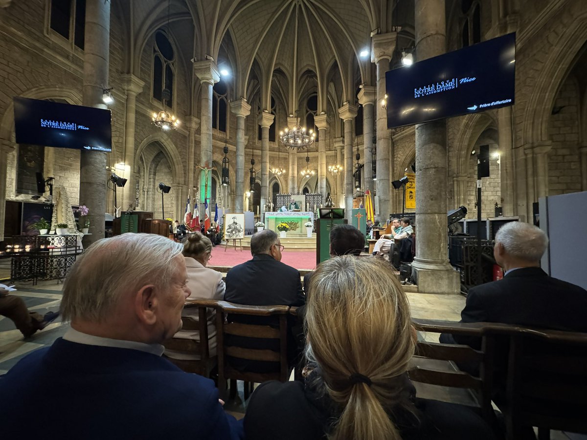 YGhigo's tweet photo. Présent à la messe hommage au Général De Gaulle à la basilique Notre-Dame, pour représenter @trojani2020, nous avons honoré la mémoire de ce grand homme d'État qui a incarné la France et ses valeurs républicaines et dont nous nous devons de préserver l'héritage. https://t.co/cXkoY1MW1s