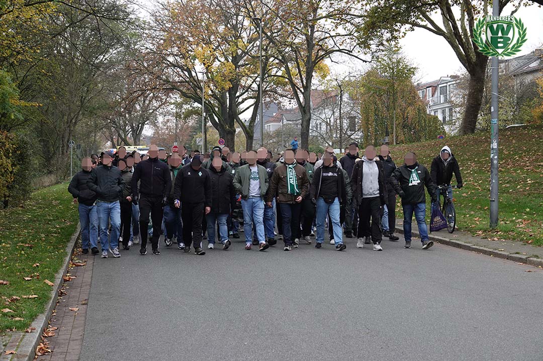 FasziFankurve's tweet photo. Schon heute sind Fanfotos von 18 Partien des aktuellen Spieltags online. Schaut rein, was in den Fankurven in Deutschland los war. Egal ob Corteo, Choreo oder Pyro - wir zeigen die Bilder 👉 https://t.co/YnySRCRByu #KOESGF #M05BVB #SVWKSV #BOCB04 #F95SCP #RBLBMG #FCSWIE #OSNSGD https://t.co/vwfwxYpY9d