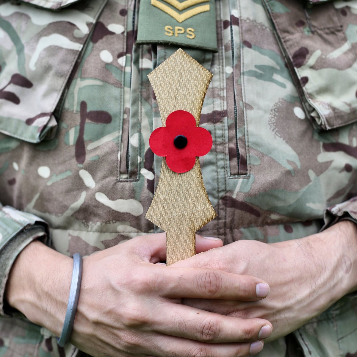 The Khanda Poppy, a special tribute to the more than 84,000 Sikhs who gave their lives and countless injured during the Great Wars. #Sikh #KhandaPoppy #wewillrememberthem #ArmedForces #britisharmy