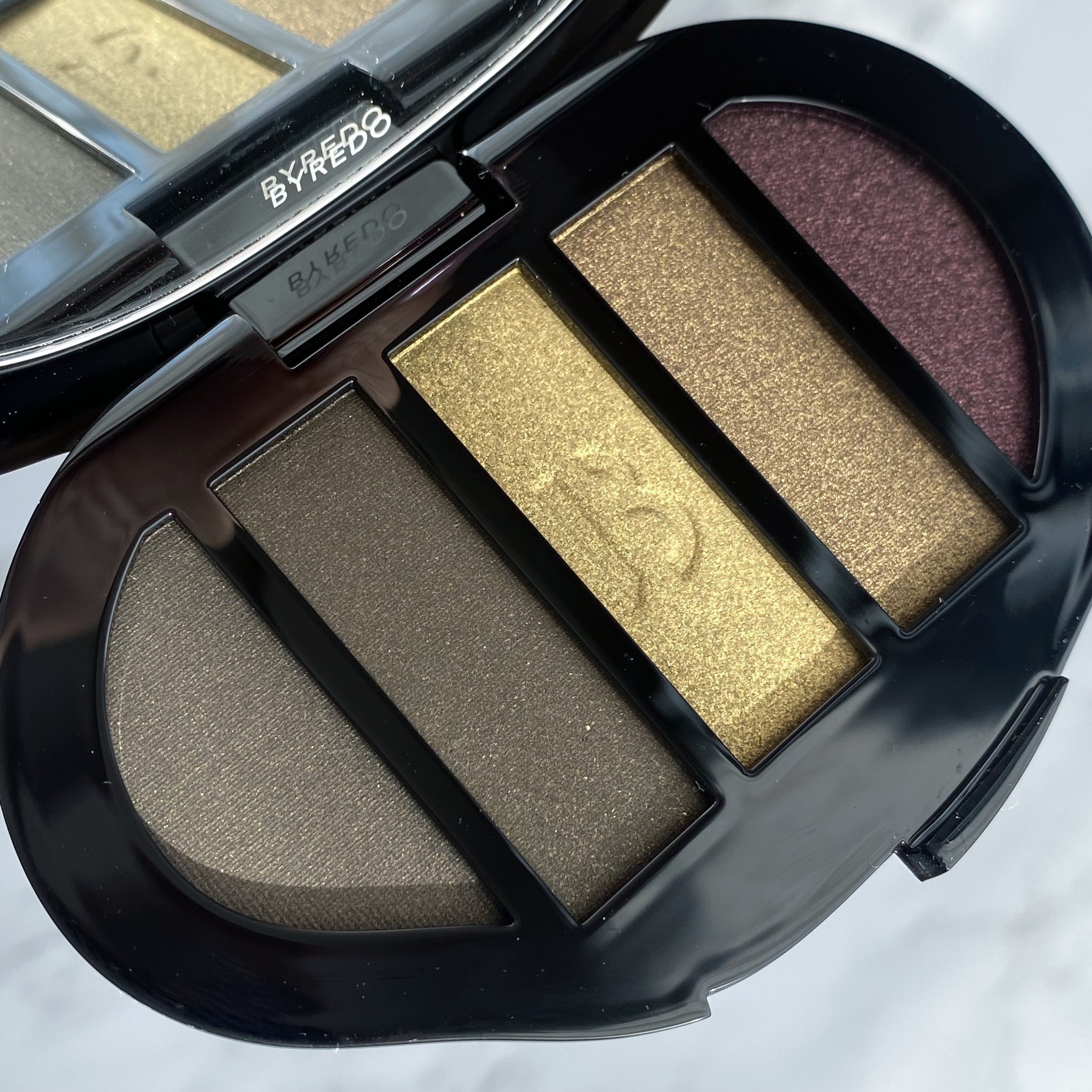 BYREDO トランセンデント アイシャドウ5カラーズ 【公式通販】