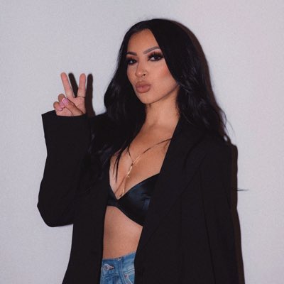 Evettexo's tweet photo. #NewProfilePic https://t.co/oVQwIWlxMv