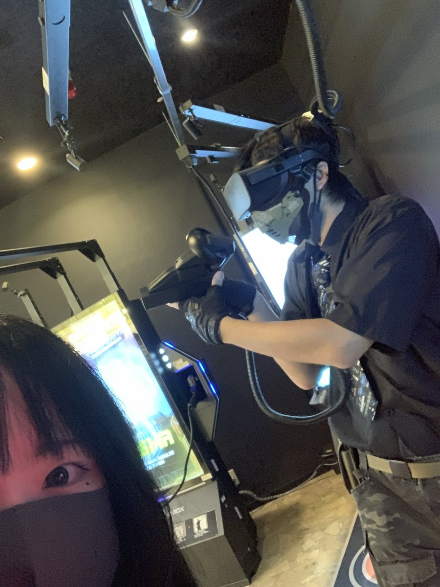 MASKEDGUNNER's tweet image. #いい銃の日 といえば……

もちろん俺たちの結婚記念日だよな……！！！！！！

ってことで1年経ちました…なんかあっという間だったな……

そんな日に何してるかって……?
もちろん #VARBOX だぜ……！！！！！！