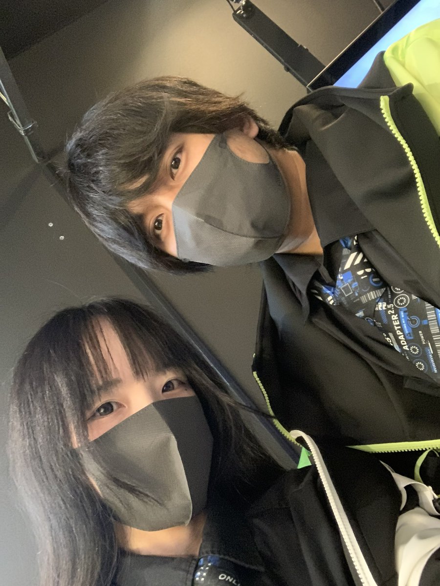 MASKEDGUNNER's tweet image. #いい銃の日 といえば……

もちろん俺たちの結婚記念日だよな……！！！！！！

ってことで1年経ちました…なんかあっという間だったな……

そんな日に何してるかって……?
もちろん #VARBOX だぜ……！！！！！！