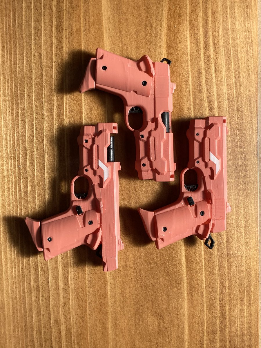 やっとヴォーパルバニーを完成出来ました。
問題のマスキングは新しいやり方が思いつかず結局は従来の方法で作りました。

芳佳ちゃん、美柑ちゃんこの前の黒色のAM.45も良かったけどピンク色のヴォちゃんもカッコイイよね！