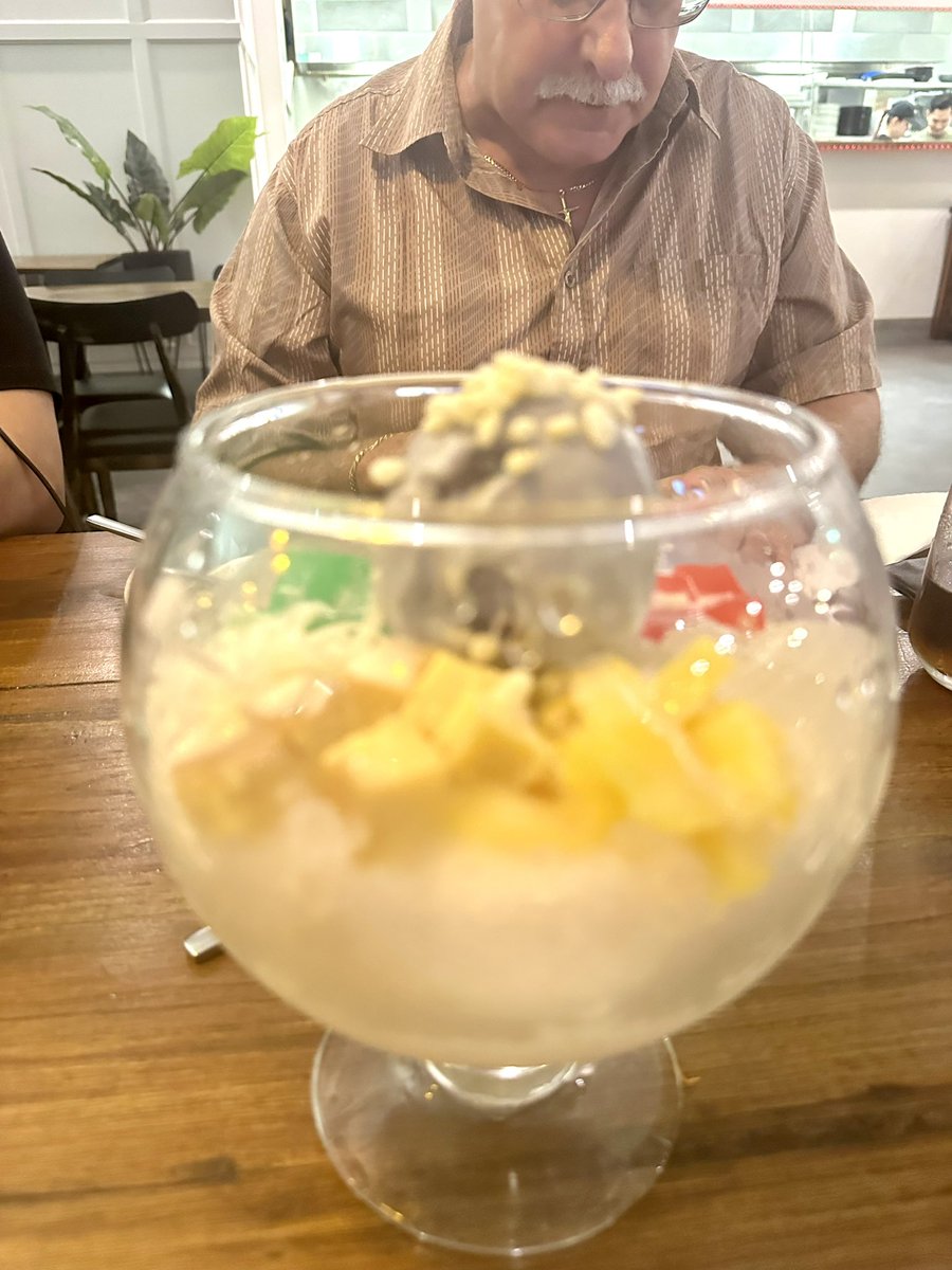 zennyelsie's tweet photo. Wow! Nobody can beat this massive serving of halohalo! More than satisfying my cravings served by Golden Triangle Restaurant in the south side of Sydney. #halohalo #pinoydessert #desserttime https://t.co/WJKz5Zmr2z