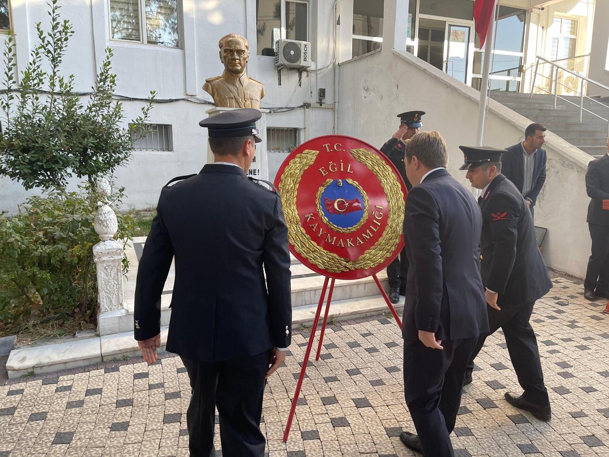 10 Kasım Atatürk’ü Anma günü programına Eğil ilçe Başkanımız Mehmet Reşit UMAY, İlçe Kaymakamımız Sn.Volkan Hülür,Belediye meclis üyelerimiz ve mahalle muhtarlarımız ile beraber katılım sağladı.
<a href="/resit_umay/">Mehmet Reşit UMAY</a>