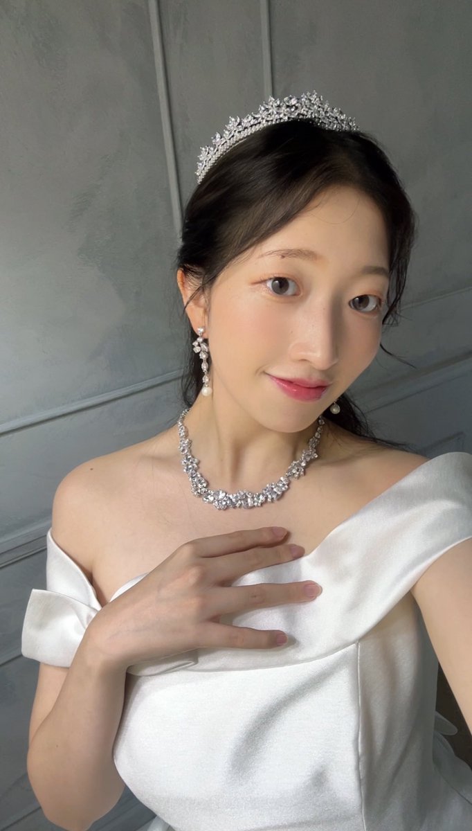 この度、STELLA BRIDAL様からご協賛いただき、洋装での前撮りおよびファイナル当日にこのような素晴らしいアクセサリーを身につけることができました😌💕

イヤリングやネックレス、そしてティアラまで...♥
この度は本当にありがとうございました✨

#stellabridal #ステラブライダル
