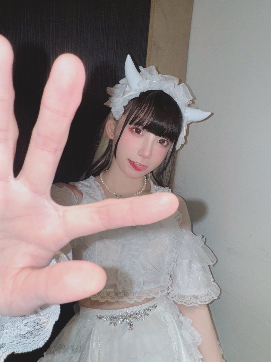 lenaloka1220's tweet photo. 君の心を奪う🤍😈 https://t.co/zeloMywjlI