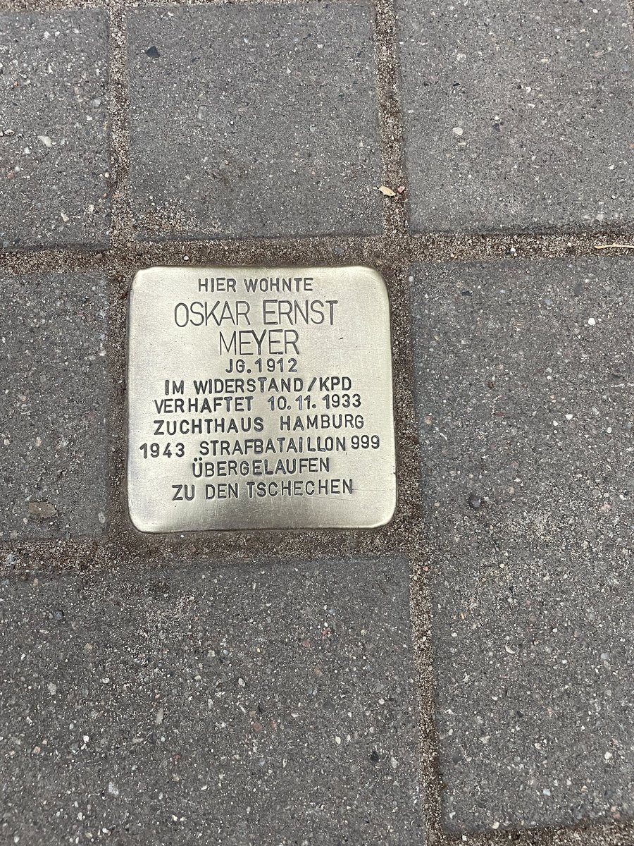 ThorstenKausch's tweet photo. Wenn Dein eigener Opa sich 1938 an der #Reichsprogromnacht beteiligt und eine Synagoge angezündet hat, steht man selbst in der #Verantwortung. Gegen das Vergessen habe ich #Stolpersteine geputzt! #NieWieder https://t.co/LSU7oR2pJj