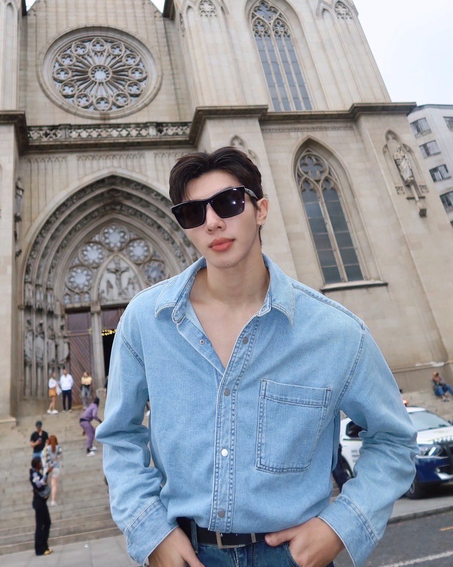 longshilee's tweet photo. 𝘉𝘳𝘢𝘴𝘪𝘭, 𝘷𝘰𝘤ê 𝘦𝘴𝘵á 𝘱𝘳𝘰𝘯𝘵𝘰? 🇧🇷

𝑩𝑳 𝑫𝑨𝒀 𝑭𝑬𝑺𝑻🎉🎊

วันนี้หล่งลีเข้าร่วมงาน 𝘉𝘓 𝘋𝘈𝘠 𝘍𝘌𝘚𝘛 ที่ประเทศบราซิล
ขอให้แฟนๆชาวบราซิล มีช่วงเวลาที่ดีกับหล่งลีนะคะ🫶🏻🤍

#𝙇𝙤𝙣𝙜𝙡𝙚𝙚𝟭𝙨𝙩𝙁𝙖𝙣𝙢𝙚𝙚𝙩𝙞𝙣𝙜𝙞𝙣𝘽𝙧𝙖𝙯𝙞𝙡

📷 byoat_c.thanthap https://t.co/DCDPFCvTDV