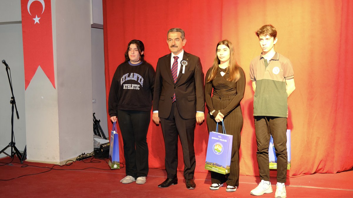 sirnakmem73's tweet photo. 🇹🇷Valimiz Sayın Birol EKİCİ ve İl Protokolümüzün katılımıyla, Şehri Nuh Anadolu İmam Hatip Lisesi Konferans Salonunda 10 Kasım Atatürk'ü Anma Programı gerçekleştirildi. 🇹🇷♾️

@tcmeb @Yusuf__Tekin @cftcblnt @SirnakValiligi @BirolEkici73 @bycandiroglu https://t.co/v4VDAFRLUk