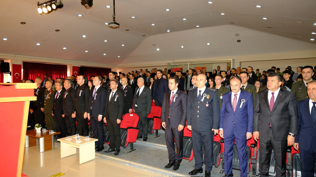 🇹🇷Valimiz Sayın Birol EKİCİ ve İl Protokolümüzün katılımıyla, Şehri Nuh Anadolu İmam Hatip Lisesi Konferans Salonunda 10 Kasım Atatürk'ü Anma Programı gerçekleştirildi. 🇹🇷♾️

<a href="/tcmeb/">Millî Eğitim Bakanlığı</a> <a href="/Yusuf__Tekin/">Yusuf Tekin</a> <a href="/cftcblnt/">Bülent ÇİFTCİ</a> <a href="/SirnakValiligi/">T.C. Şırnak Valiliği</a> <a href="/BirolEkici73/">Birol Ekici</a> <a href="/bycandiroglu/">Bilal Hoca</a>