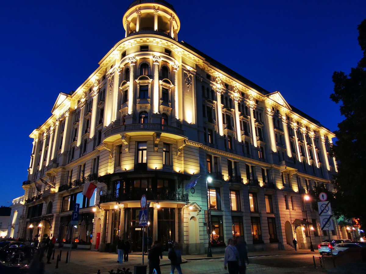 Yantilly's tweet photo. Hotel Bristol Warsaw Poland, price per night  is roughly the same as staying in the Armani Hotel in Burj Khalifa Dubai,sadly no comparison to the burj https://t.co/EWLeWqcMFp