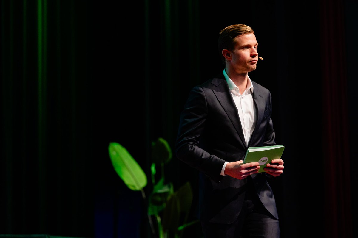 abelvdsluis's tweet photo. Gisteren als dagvoorzitter de ALV op het #CDAcongres mogen leiden. Met onder meer de speech van @HenriBontenbal en het afscheid van onze bewindspersonen. En ‘s middags de Dag van de Christendemocratie met inspirerende sprekers en mooie ontmoetingen. Het @cdavandaag bruist! https://t.co/ocj9gZqvv9