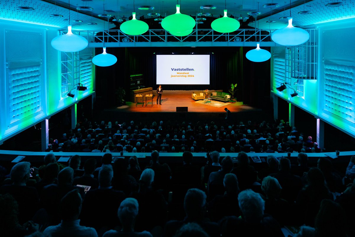 abelvdsluis's tweet photo. Gisteren als dagvoorzitter de ALV op het #CDAcongres mogen leiden. Met onder meer de speech van @HenriBontenbal en het afscheid van onze bewindspersonen. En ‘s middags de Dag van de Christendemocratie met inspirerende sprekers en mooie ontmoetingen. Het @cdavandaag bruist! https://t.co/ocj9gZqvv9