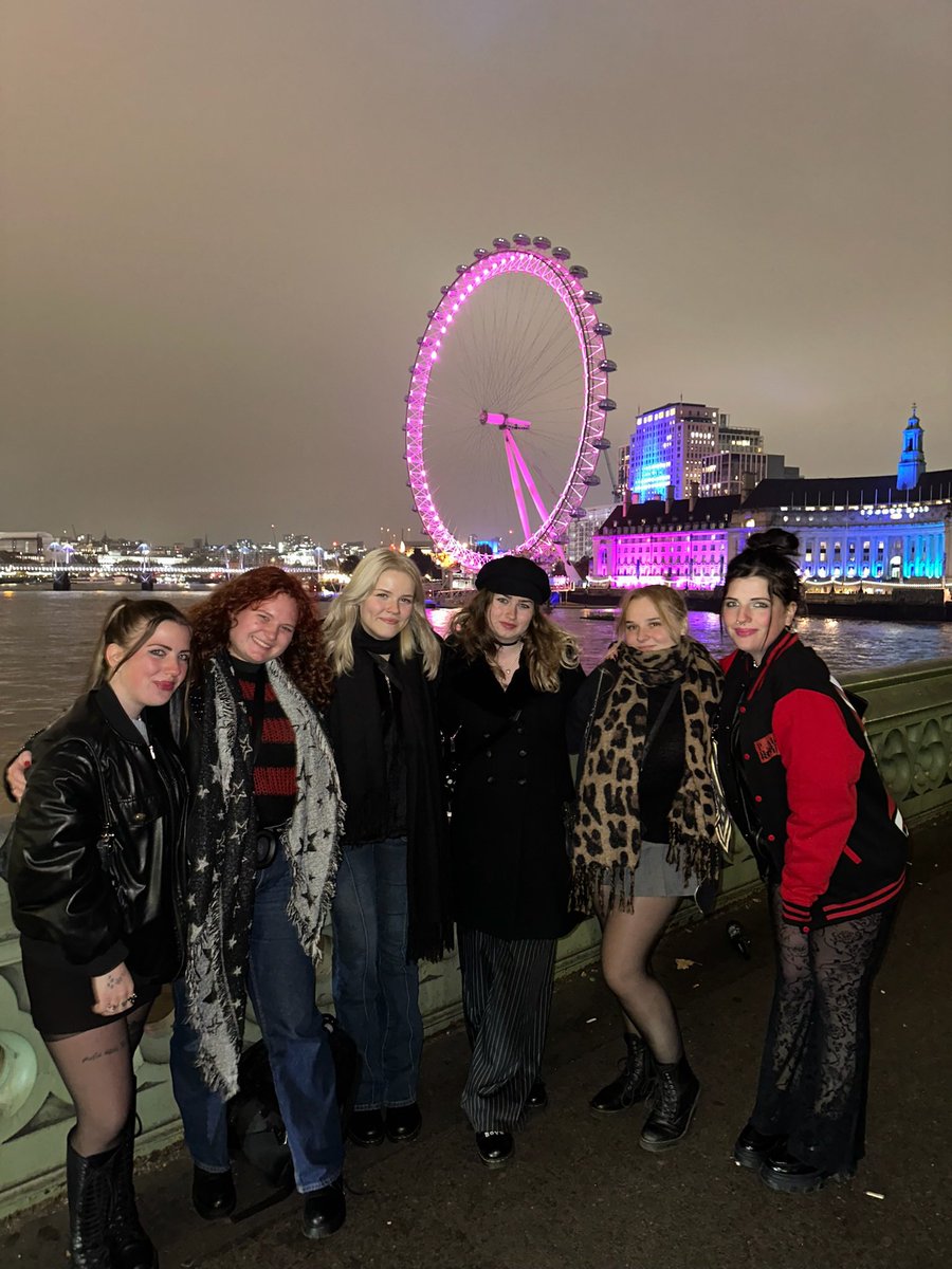 dvrkcirclrs's tweet photo. I think the best thing of all is that i saw all my favorite people again, missing them already🥹 https://t.co/KMKTQALB1e