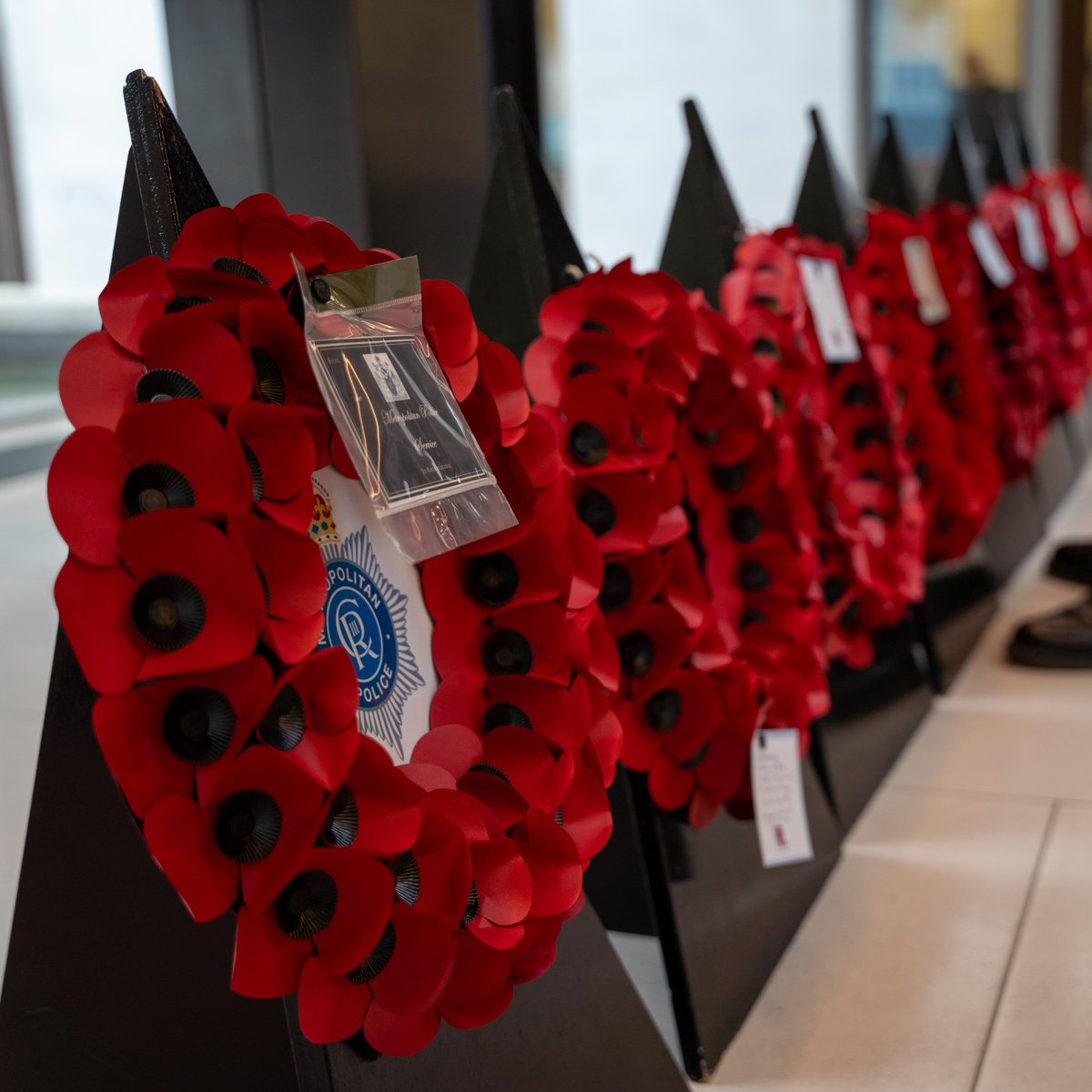 metpoliceuk's tweet photo. ‘At the going down of the sun and in the morning we will remember them’
 
Ahead of Remembrance Sunday, Commissioner Sir Mark Rowley along with staff and officers observed a two minute silence to honour those who served and sacrificed.
 
#LestWeForget https://t.co/5LWmLmd77B