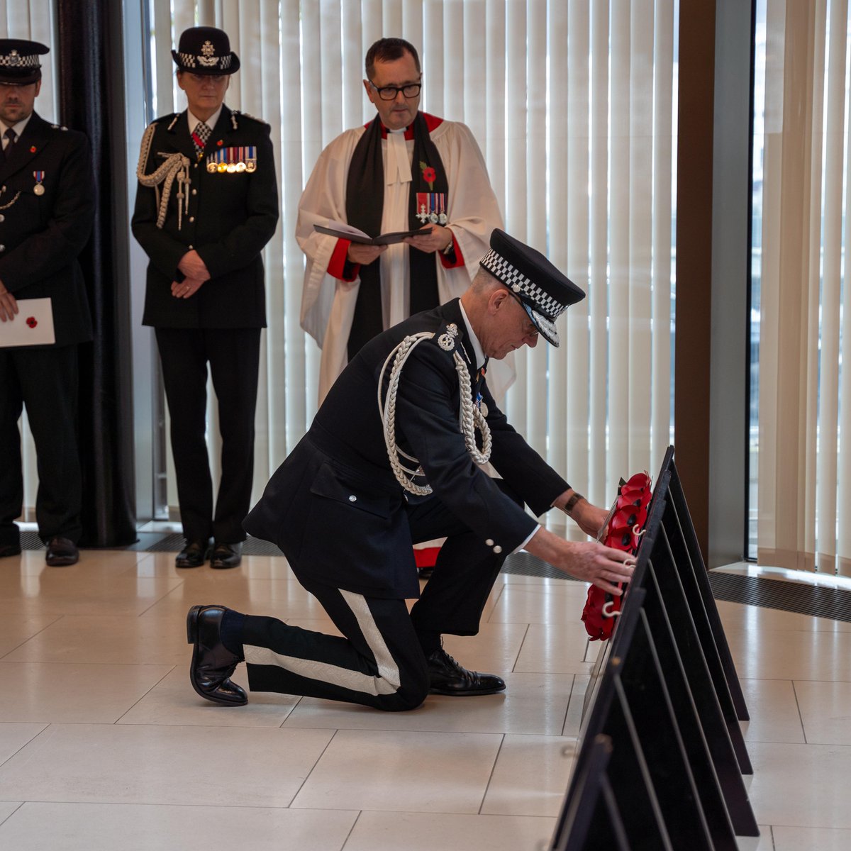 metpoliceuk's tweet photo. ‘At the going down of the sun and in the morning we will remember them’
 
Ahead of Remembrance Sunday, Commissioner Sir Mark Rowley along with staff and officers observed a two minute silence to honour those who served and sacrificed.
 
#LestWeForget https://t.co/5LWmLmd77B