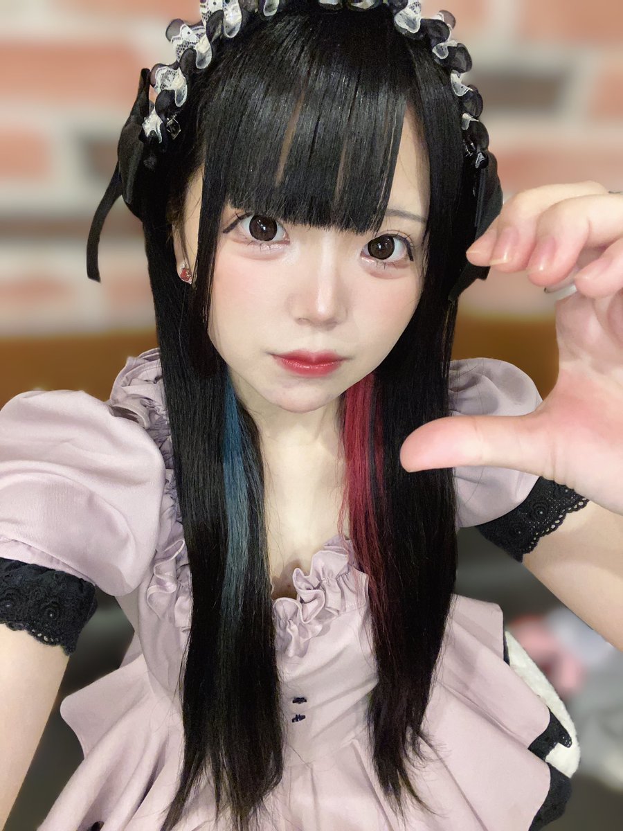 melty_ruru_'s tweet photo. ろぐいん🎀 @concafe_PINK  🎀

ミーティング🎶してました‼️
🫶🏻半分こしよ？のポーズですっ ̫ -˘

#自撮り界隈 #コンカフェ #コンカフェ嬢 #コンカフェ営業 #コンカフェミナミ #コンカフェ日本橋 #メイドカフェ #営業ください #オタロード https://t.co/BJ4i9X0qvy