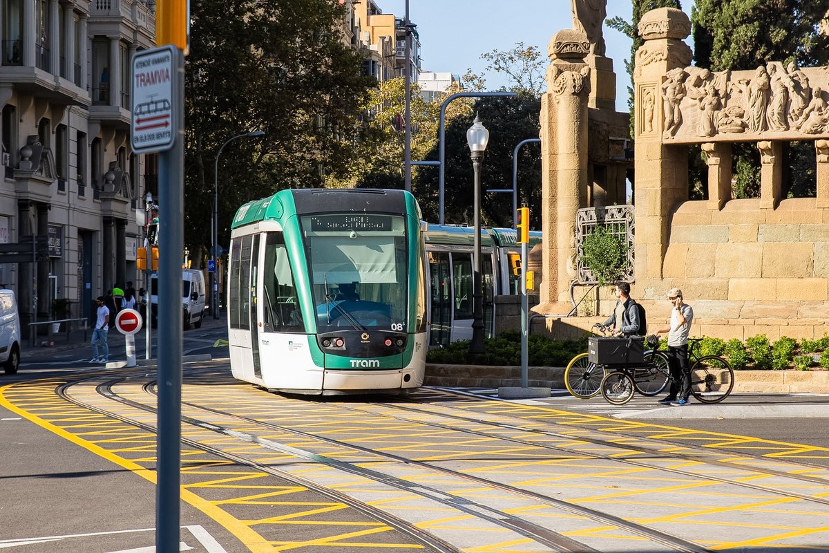 ✅  El <a href="/TRAM_Barcelona/">TRAM Barcelona</a> estrena el nou tram fins a Verdaguer!

Avui entra en servei la connexió tramviària entre Glòries i Verdaguer per la Diagonal.

ℹ️La línia T4 de Trambesòs serà la responsable de cobrir aquest nou trajecte.

🔗 Tots els detalls a tuit.cat/si35v