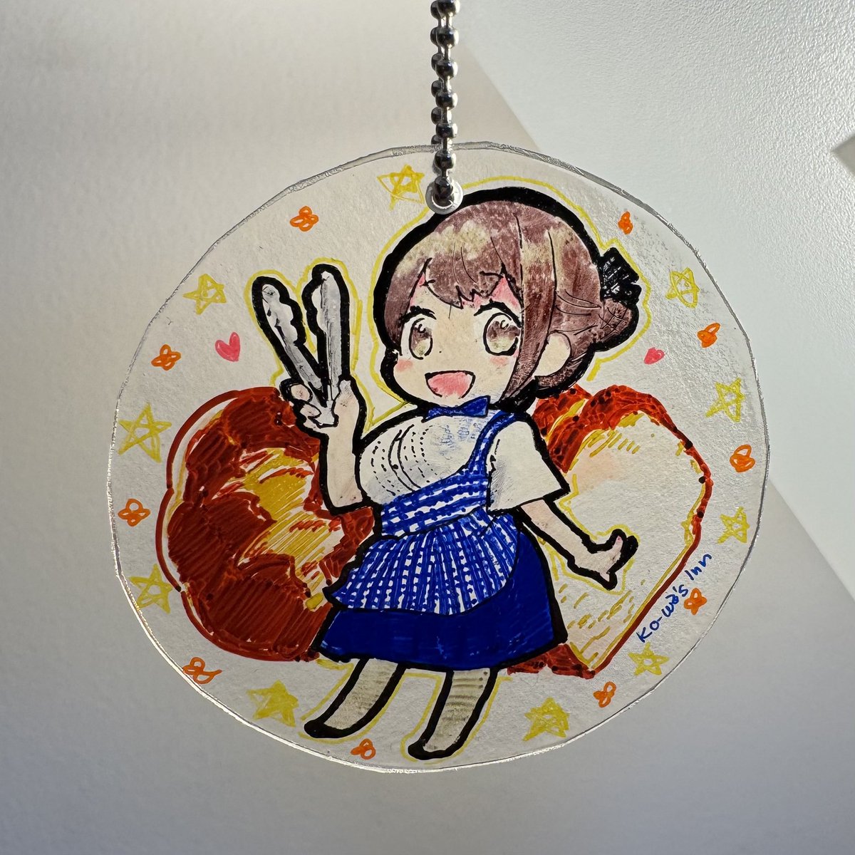「アクリルキーホルダー作ってみたいなあとずっと思ってたのでプラ板トースターで自作し」|こーわのイラスト