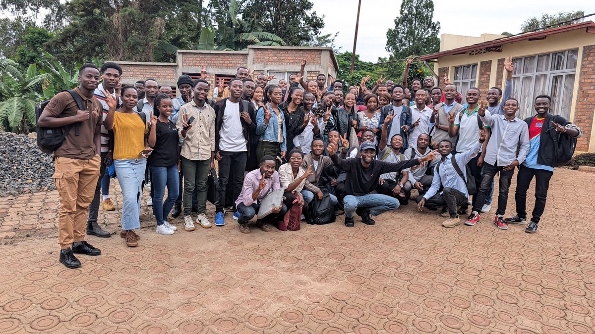 HermesOliho's tweet photo. To conclude the first week of the #Malakisi program, we discussed the problems and difficulties encountered 👨🏾‍💻. We also fixed some bugs and shared our feedback on the lesson of the week.
@drcmin2 @USEmbKinshasa @CEEProgram
#Programming #DrcMind https://t.co/eFi5TPuH2V