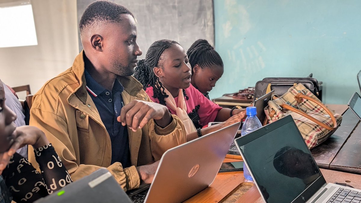 HermesOliho's tweet photo. To conclude the first week of the #Malakisi program, we discussed the problems and difficulties encountered 👨🏾‍💻. We also fixed some bugs and shared our feedback on the lesson of the week.
@drcmin2 @USEmbKinshasa @CEEProgram
#Programming #DrcMind https://t.co/eFi5TPuH2V