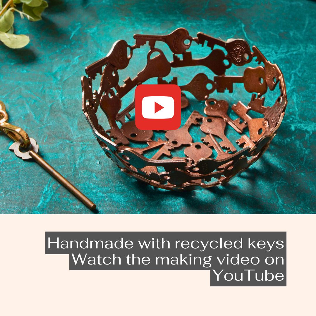 Curious how this key bowl was crafted? Watch the YouTube making video youtu.be/R3lGkPH-HRQ
#fairtradedecor #ethicalhomewares #fairtradegifts #shopfairtrade #handmadedecor #ethicallymade #fairtradehome #smallbusiness #makehomeyours #ethicalgifts #giftsthatgiveback #socialimpact