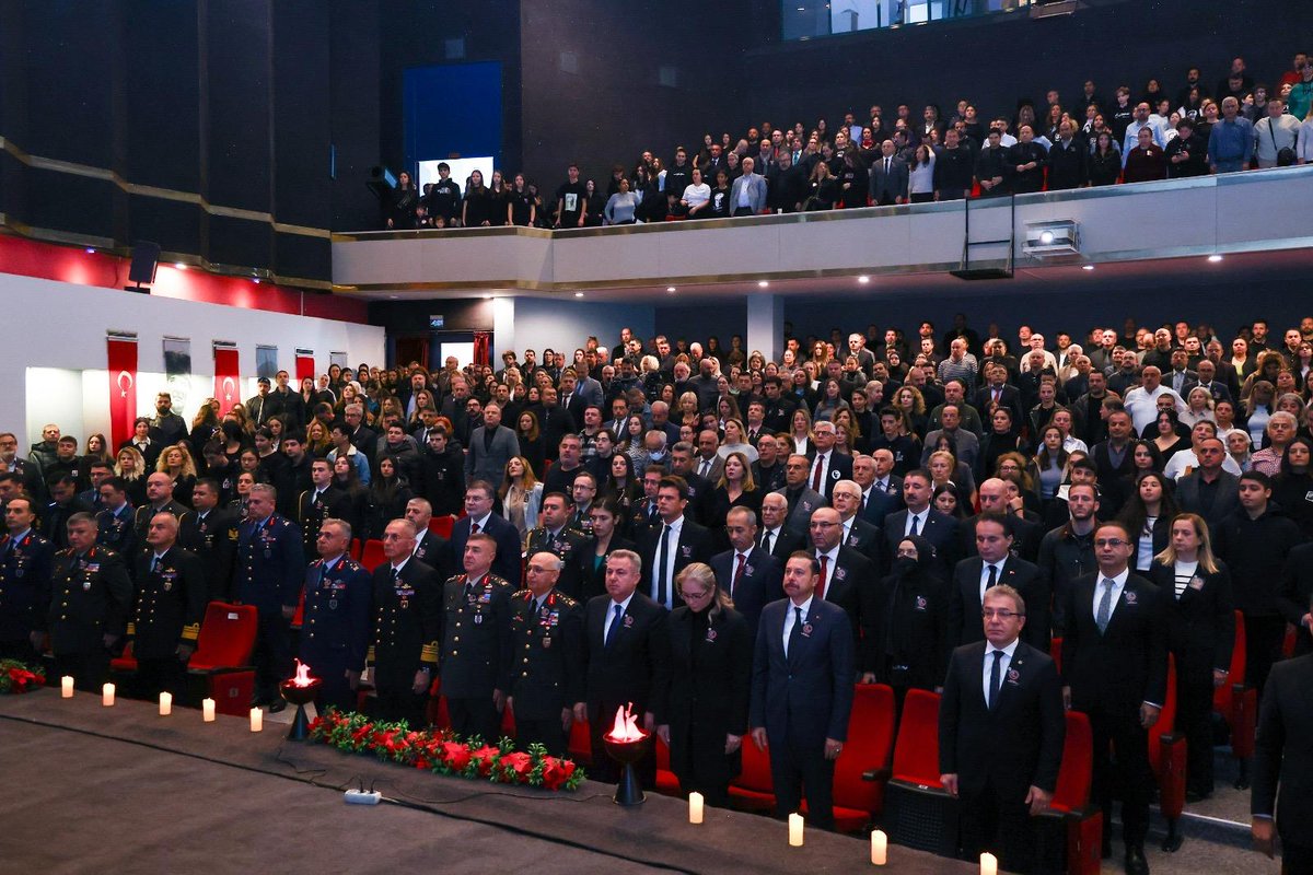 Dokuz Eylül Üniversitesi (@universitemdeu) on Twitter photo ♾️ Rektörlük yerleşkemizdeki törenimizin yanı sıra, <a href="/izmirvaliligi/">T.C. İzmir Valiliği</a> tarafından Cumhuriyet Meydanı'nda düzenlenen Çelenk Sunma Töreni’ne ve DEÜ Sabancı Kültür Sarayı’ndaki '10 Kasım Atatürk'ü Anma' programına, Rektörümüz Prof. Dr. Bayram Yılmaz, akademik/idari birim ♾️ Rektörlük yerleşkemizdeki törenimizin yanı sıra, <a href="/izmirvaliligi/">T.C. İzmir Valiliği</a> tarafından Cumhuriyet Meydanı'nda düzenlenen Çelenk Sunma Töreni’ne ve DEÜ Sabancı Kültür Sarayı’ndaki '10 Kasım Atatürk'ü Anma' programına, Rektörümüz Prof. Dr. Bayram Yılmaz, akademik/idari birim