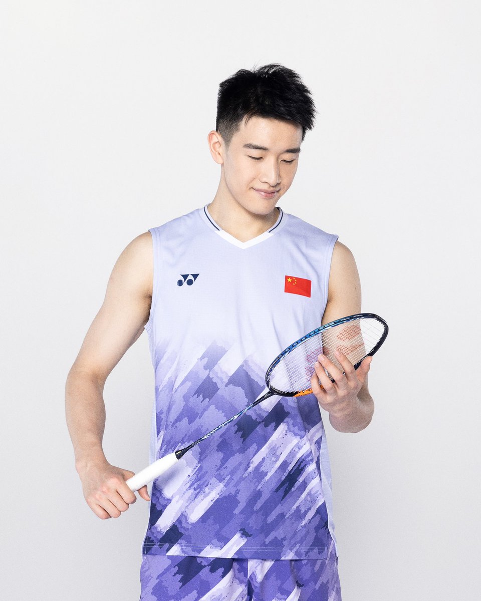 yonex_badminton's tweet photo. #LiShiFeng showing off his confidence. β
#TeamYonex #VERYCOOL #PRECISIONMOVE https://t.co/WUYFkQziAY