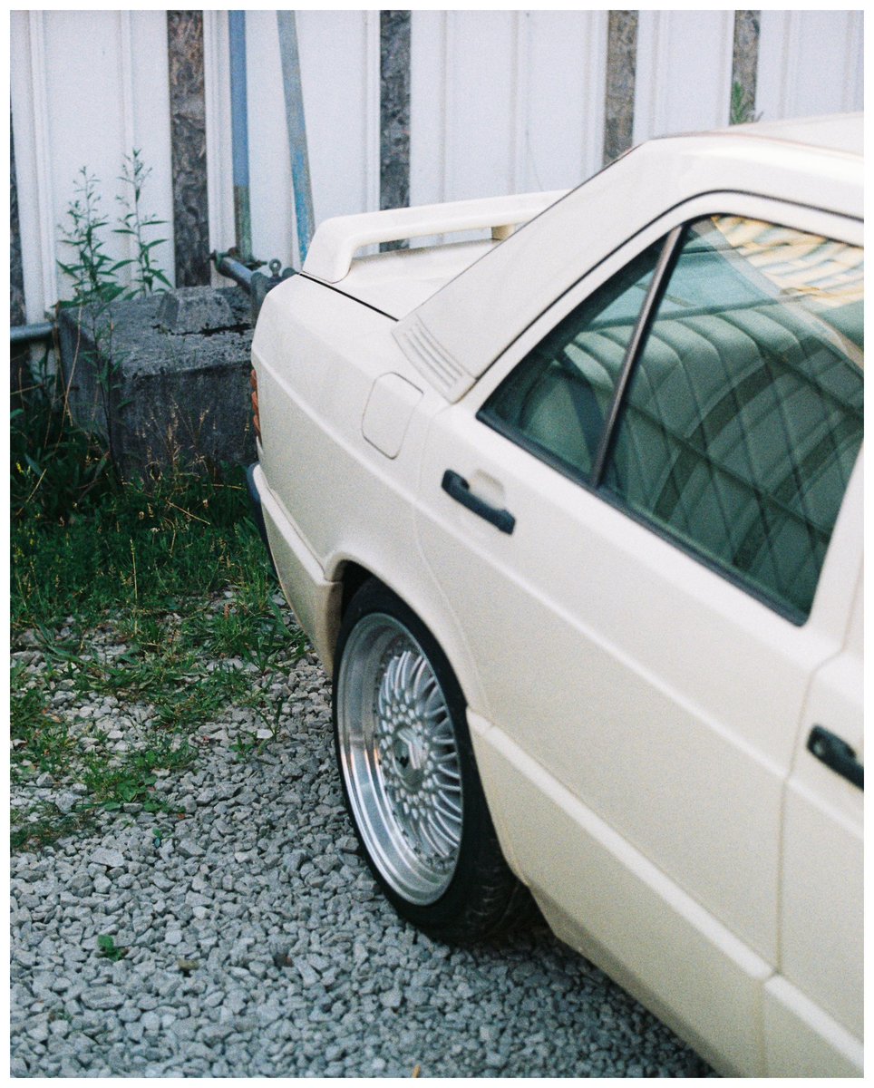 bennhulme's tweet photo. porsche or mercedes #35mm https://t.co/FklnBz0Or6