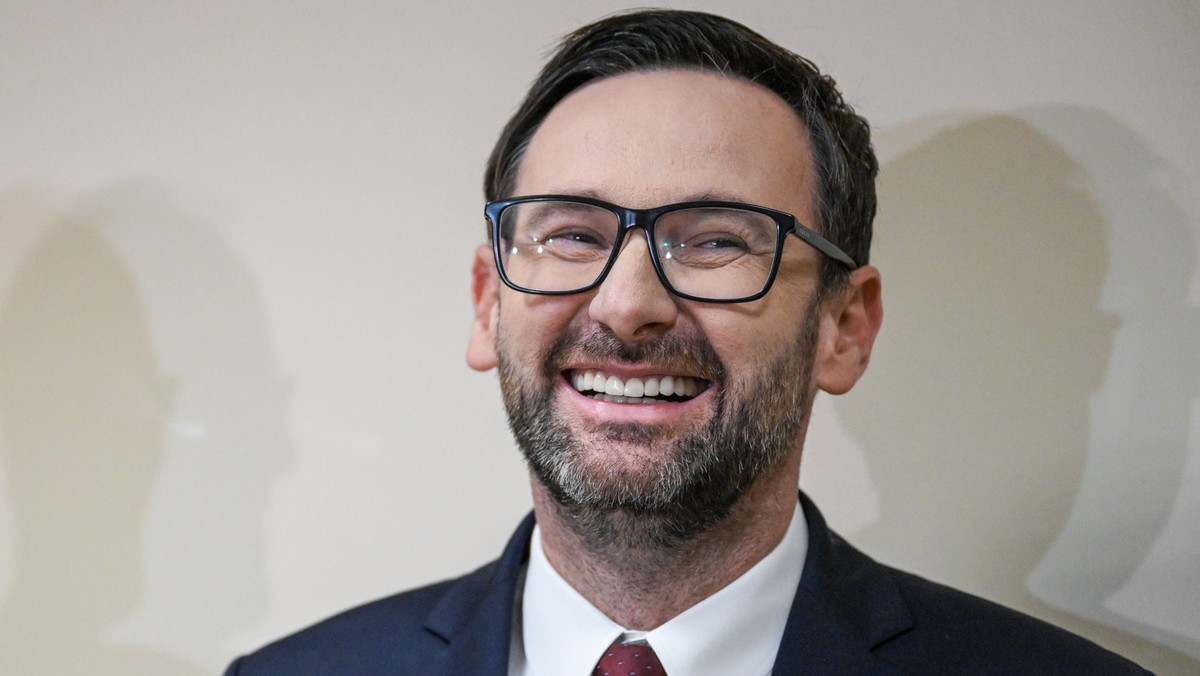 jacek_dziad's tweet image. Dzisiaj 7 miesięcznica ujawnienia, że Orlen, pod światłymi rządami &quot;wytrawnego&quot; menedżera Obajtka, &quot;zgubił&quot; w Szwajcarii 1.600.000.000 zł. (słownie: miliard, sześćset milionów złotych), bez szans na ich odzyskanie...

Stan na dziś: 
Obajtek ciągle nie siedzi.