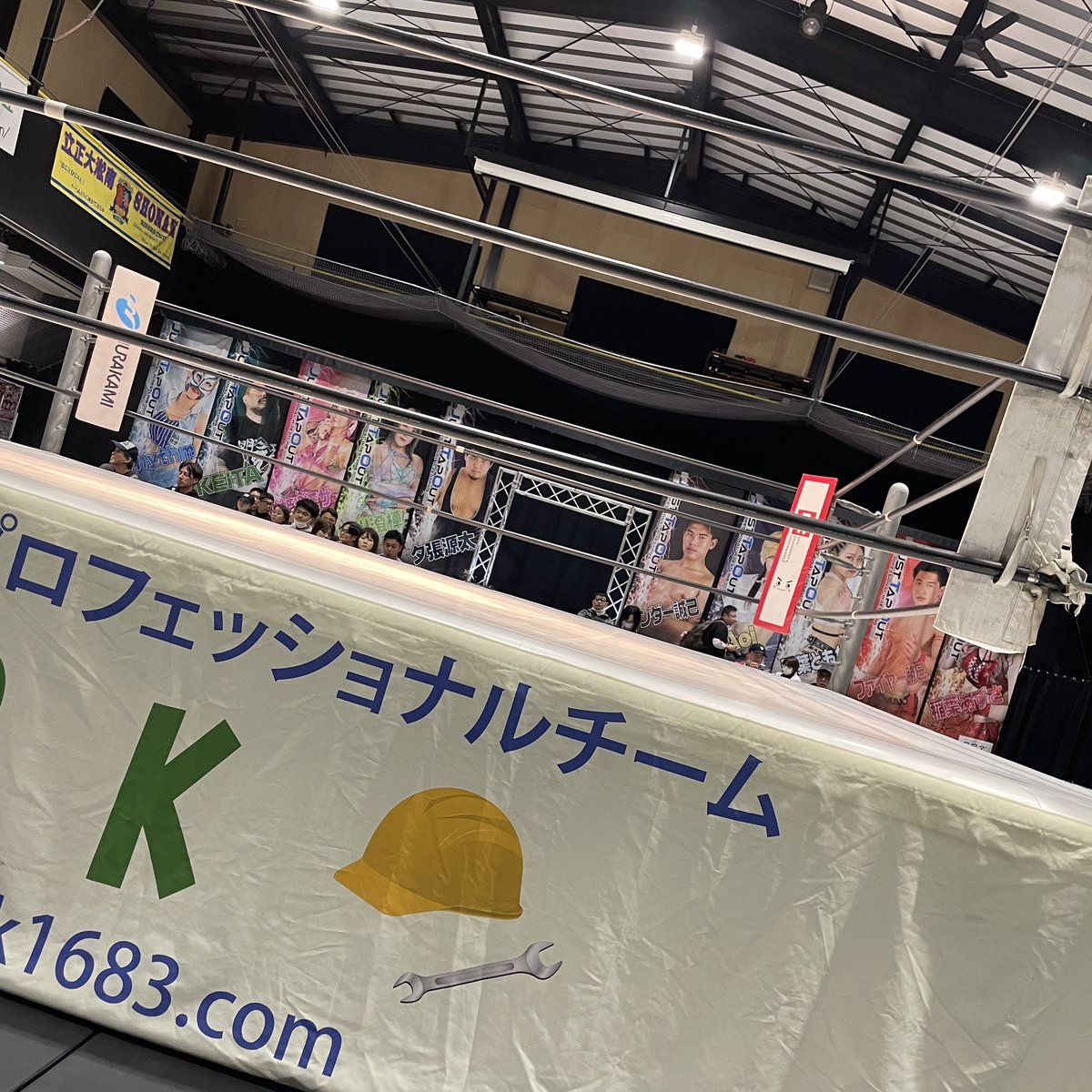 hry_4846's tweet photo. 2つ目も最前列から観戦じゃけぇ!
#JUSTTAPOUT
#pw_jto
#プロレス
#176BOX
#サンダー誠己
#ファイヤー勝巳
#凱旋大会
#豊中市
#JTOGIRLSタッグ選手権試合
#最前列
#スーパーシート https://t.co/CF7N6YPWfK