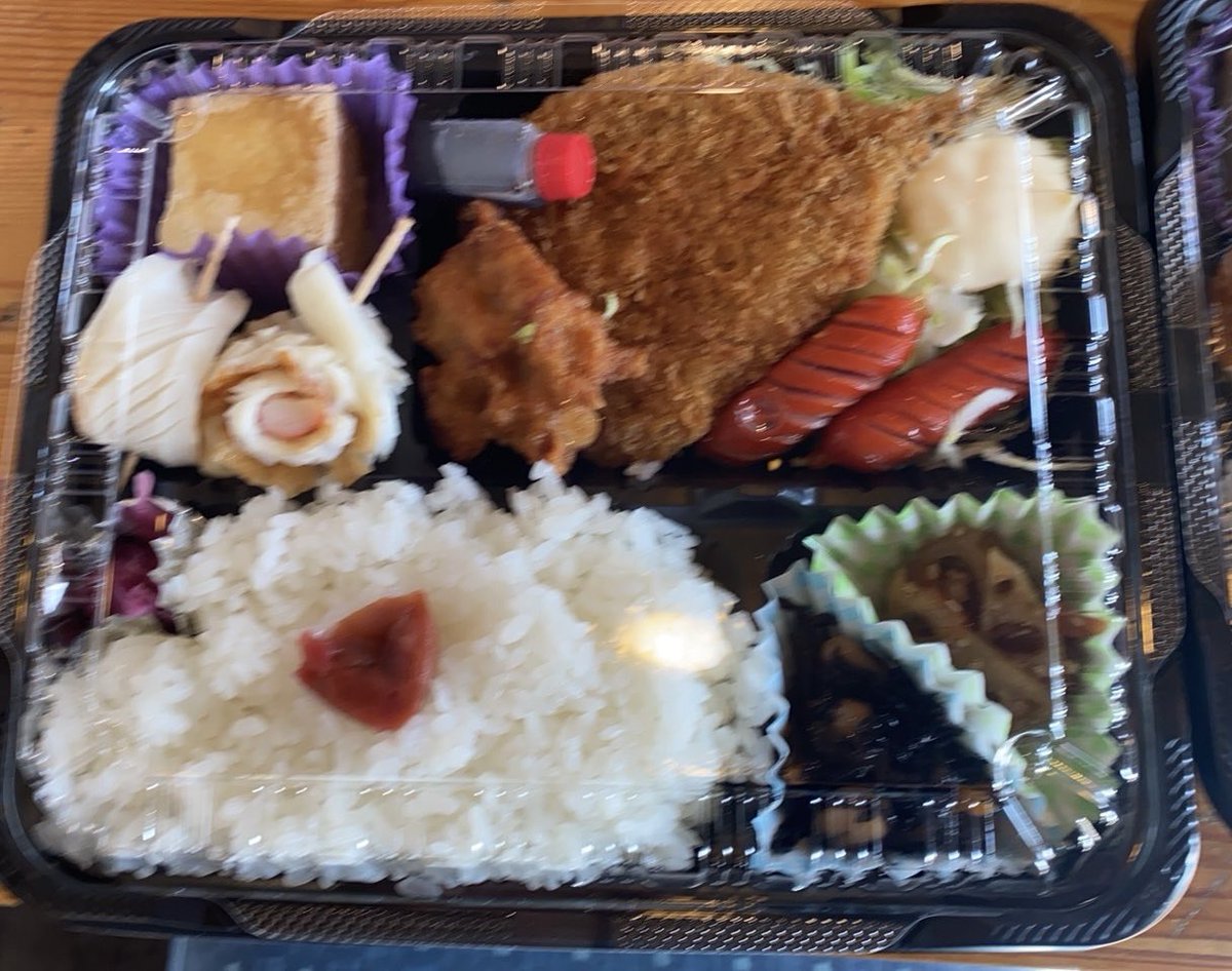 terubhan's tweet photo. てるちゃんです😄
本日のご注文の日替わり弁当(¥550)でした😄⭐️

#盛岡 #岩手 #じゃじゃ麺  #ラーメン #居酒屋 #酒 #ドリンク #ランチ    #食事 #祭り #三本柳 #イベント #野球 #スタッフ #三大麺 #大人気 #観光 #グルメ #ご飯 #盛岡名物 #弁当 #てるちゃん https://t.co/h939e9n91p