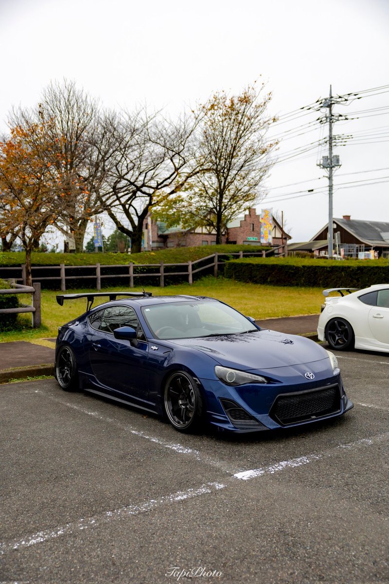 Lucia86GT's tweet photo. New Style🧊

・SHIBATIRE 235/35r18
・チャラバネ F:10k  R:12k
・JｰLINE キャンバーボルト
・クスコ アッパーアーム
・KTS トーコン
・キャンバー F:4°  R:5°
・voing スリット＆ドリルドローター
・純正ボンネット戻し

📸:@Lilystgm https://t.co/gLnRuT8Bov