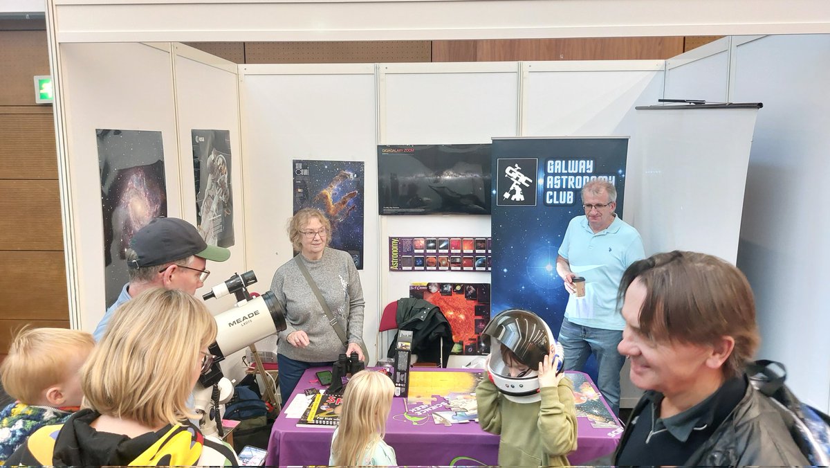 club_galway's tweet image. The team are still busy meeting space and astronomy enthusiasts at @galwayscience #galwayscience 
Even Buzz Lightyear stopped by!