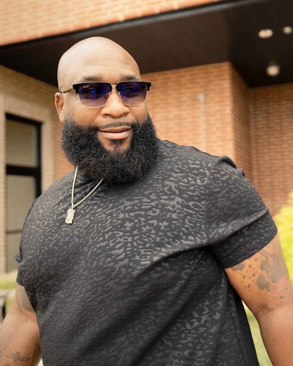 See the world in bold style with the SWAGU XL exclusive line of eyewear from <a href="/9fivers/">9FIVE Eyewear</a> - shop now for the holidays. #BlackFriday 9five.com/search?type=pr…