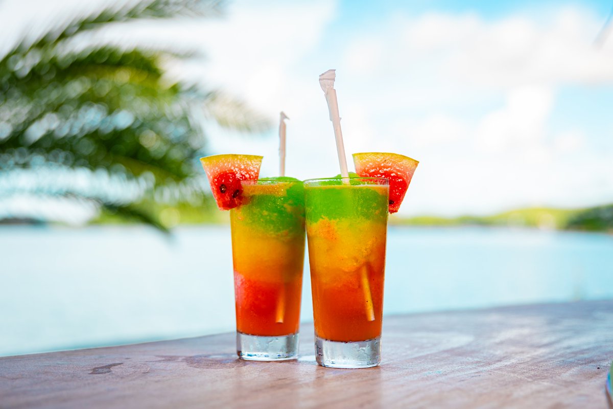 CocobayResort's tweet image. Friday calls for cocktails by the sea 🍹 What&apos;s your go-to tropical drink? #DrinkInHand #ParadiseVibes