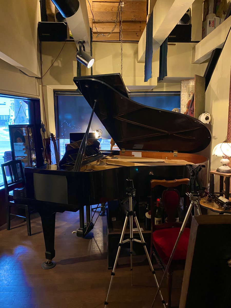 yumi232323's tweet photo. 南安城駅　徒歩3分
グラピのあるワインバー🍷🎹
「葡萄樹」様におじゃましました！
KAWAIの素敵な音色のグラピでした。

マスター念願のグラピを今年2月に縁があってお迎えしたとの事♪
18時以降に弾けるそうです。
ピアノの使い方に関して色々検討中らしいです。
#ピアノ初心者
#ストピ https://t.co/rAjSJ8aaUG