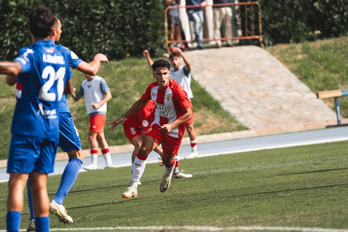 🤔 ¿Cómo dices? Ah, sí, perdona... ¡LÍDERES! 🤩  

🔝 El #UDAB se convierte en nuevo líder del Grupo IV de 2ª RFEF tras remontar y vencer al CD Don Benito  

Esto es solo un pequeño paso en vuestro crecimiento, ¡vamos! 💪