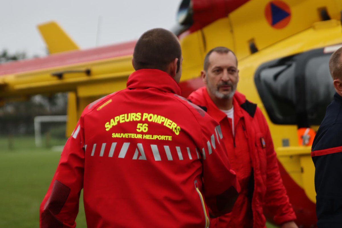 SDIS85's tweet image. Dispositif #VG2024
4⃣4⃣ SPP et SPV de SDIS des départements voisins et militaires des unités militaires de la sécurité civile complétaient le dispositif de sécurité Vendéen.
Merci aux @SDIS17 @SDIS_72 @SDIS50 @SDIS35officiel @SDIS_49 #uiisc
#SDIS56 @SDIS44