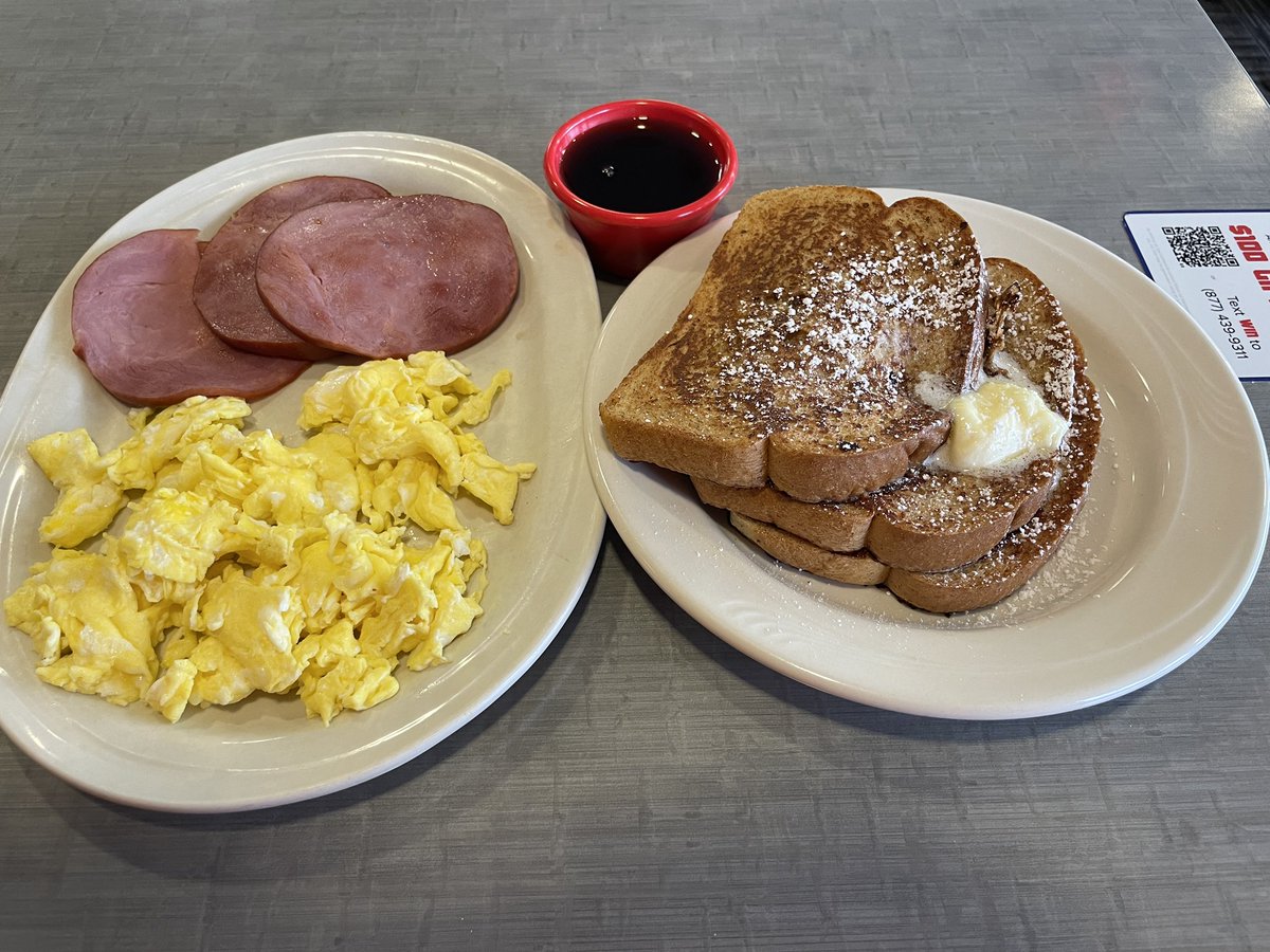 French Toast Sunday! *clapclapclapclapclap*
(With plates for the haters)