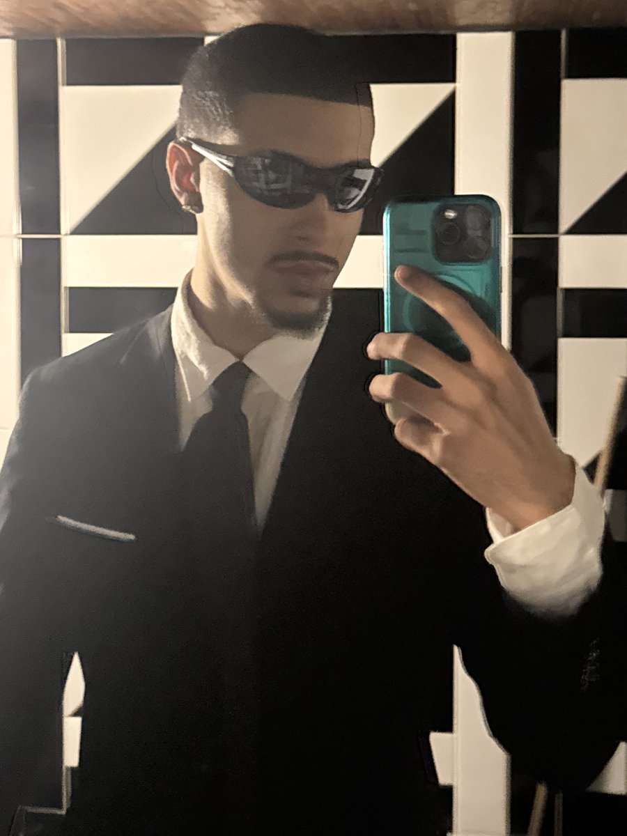 pushwick's tweet image. i look so good in a tux i see why ppl crash weddings