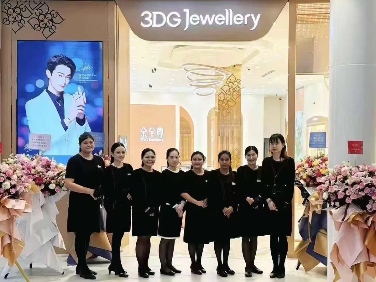 pizzasweet34's tweet photo. grand opening ไปแล้ว ร้าน 3dg สาขาแรกในไทย 📍central world ไปอุดหนุนข่ายข่ายกัน เผื่อเค้าพาน้องมาไทย 
#สวีข่าย #XuKai 

cr.shin https://t.co/WtzAr55CuF