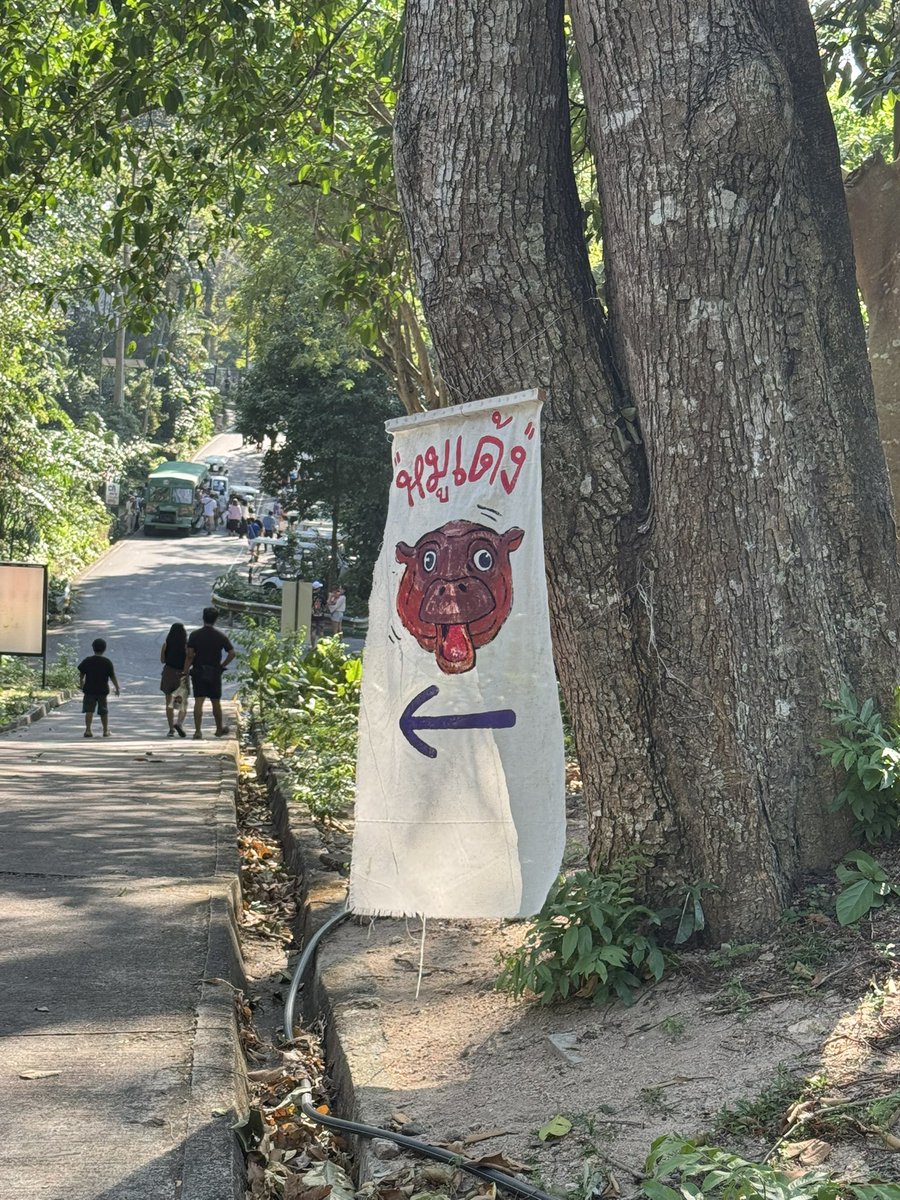 rxwald's tweet image. we met the queen irl today! tysm @lukso_io @shefiorg @FWBtweets @SearchOnDora @OfflineProtocol 🤍