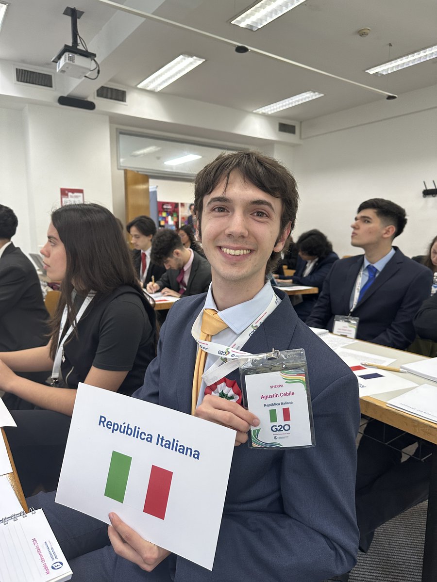 FNFSudamerica's tweet photo. #ModeloG20 🌍

🏟️ ¡Comenzó el segundo día del Modelo Universitario del G20! 

➡️ Las delegaciones ya están trabajando para presentar sus posiciones y defender los intereses de los países a los que representan.

#FNFArgentina https://t.co/IDxmtRtwXP