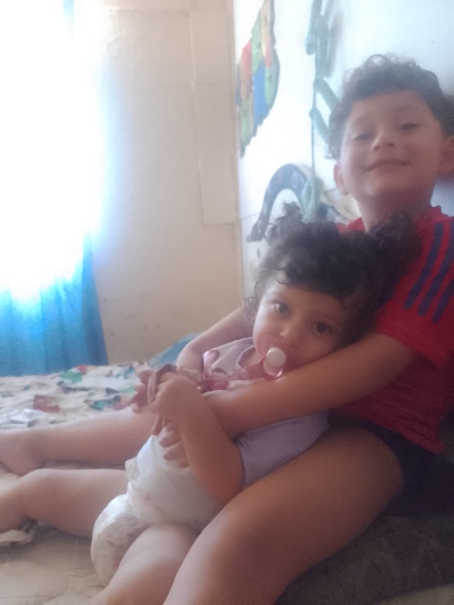 22_969's tweet photo. @MSexandrugs  así se levantan ellos 🤍(y mí papá , mama mándale foto a mí papá 🤍) https://t.co/6YLhHeiwaH