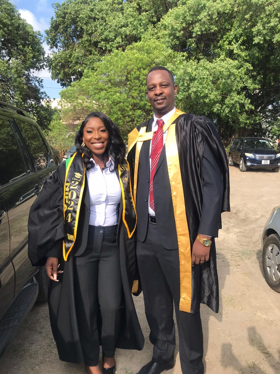 NyumaMkamanga's tweet image. Did a thing last Friday!😜
Best Graduting Student Information Systems and Programming!
GOD DID😭🙏🏾