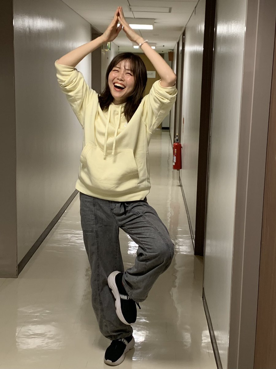 atsu_tti's tweet photo. そうそう
先日11月9日
扇町の秘密結社☠️本社ビル
陽気な従業員🧛♀️から
セロトニンをチャージ🔋
#扇町センタービル
#OfficeL.A.Sショップ
#西村加奈
#DJクロ https://t.co/nSdYRamByg