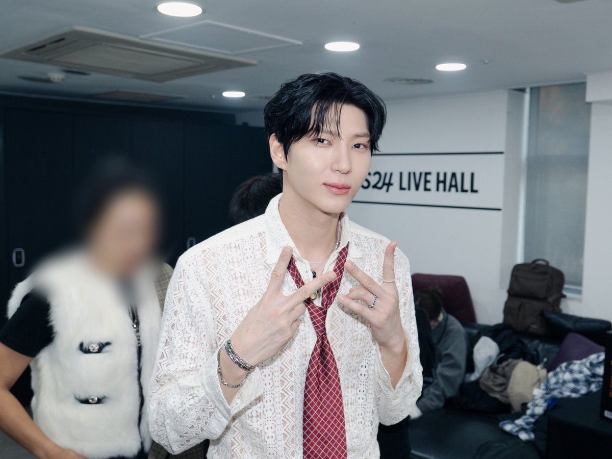 OfficialJTW_LEO's tweet photo. [#냥운🐾]

무대에 오르기 전 횽아📸
생일 튝하해요오 @JUNGTW_LEO

#레오 #LEO #정택운 #JUNGTAEKWOON
#HAPPYLEODAY
#우리의행운대빵뮤즈생일축하해 https://t.co/zr5nysFVd6